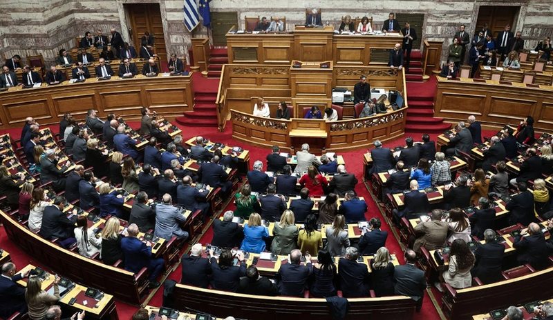Nën akuzë për mashtrim me fondet e BE, Parlameti grek voton pro heqjes së imunitetit të 13 deputetëve