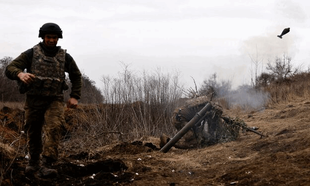 Skandal në Ukrainë! Ushtarë të kequshqyer në front, gruaja e njërit prej tyre nxjerr fotot, shkarkohet një komandant i lartë