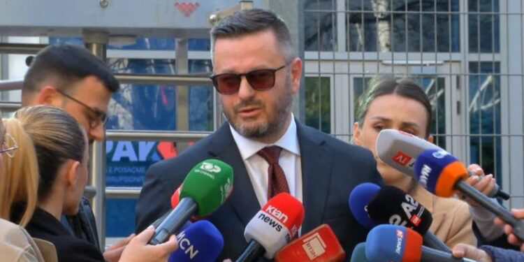 ‘Kafazi është si hotel me 5 yje’, Ndreca komenton deklaratën e prokurorit Dado: I kërkuam gjykatës që të reagojë, por…