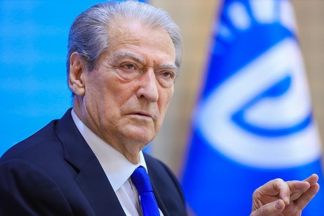 Si mund ta durojnë ende demokratët një poshtërim të tillë nga Sali Berisha?