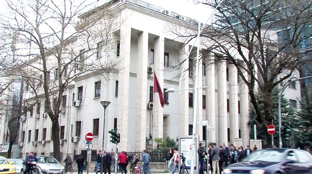Rishikimi i arrestit me burg, 82% e shqiptarëve dakord me Gjykatën e Lartë!