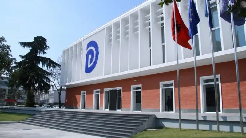 Ish-deputeti demokrat: Të bashkëjetosh në PD, duhet të bësh garë kush e do më shumë Berishën!