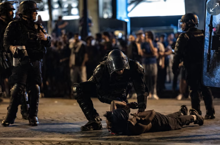 Çmenduri në Francë, shkon në 780 numri i tifozëve të arrestuar që festonin fitoren e PSG-së