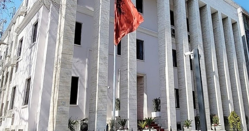 Arresti në burg/ Gjykata e Lartë vendos të hënën për ndryshimin e praktikës
