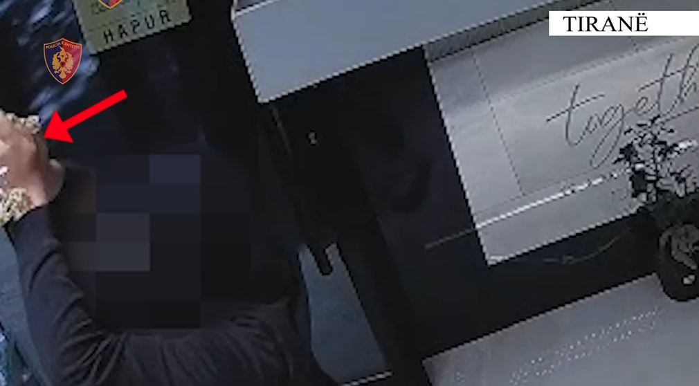 Vodhi varëse floriri me vlerë 12 mijë euro, kapet i riu në Tiranë
