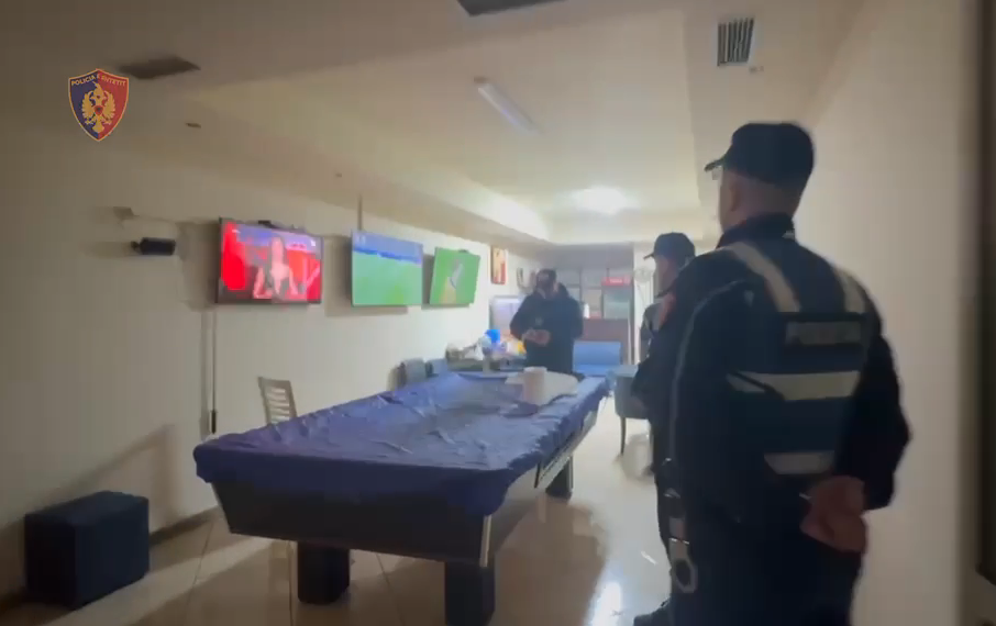 Tiranë/ Përshtati lokalin për organizim të lojërave të fatit, arrestohet 54-vjeçari