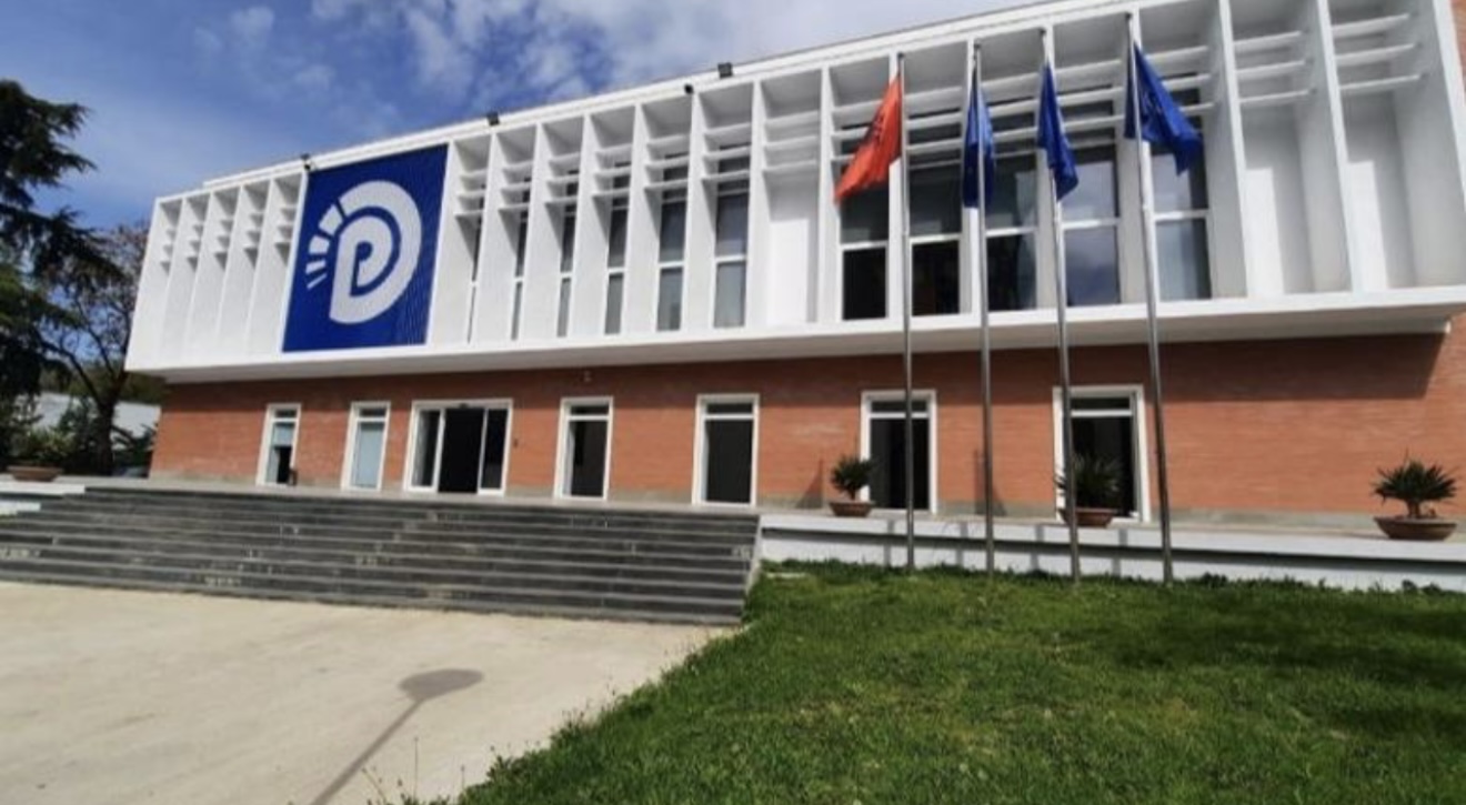 Kryesia vendos/ Berisha i vetmi kandidat në zgjedhjet për kreun e PD, vulos lënien jashtë gare të Salianjit