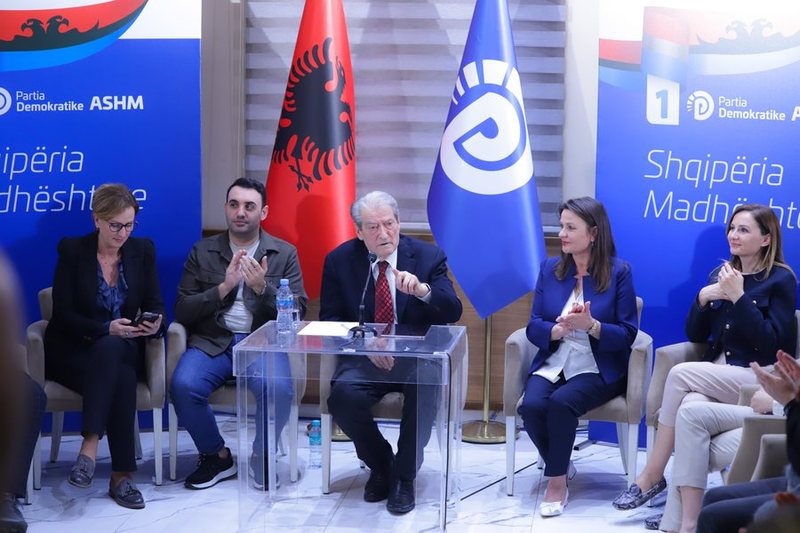 Berisha dhe Brukseli që ekziston vetëm në konferencat e tij për shtyp