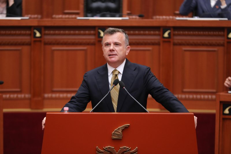 Balla ironizon opozitën në Kuvend: Mos na bëni qesharakë me projekt-rezolutën e PE, javën tjetër e kemi debatin për raportin