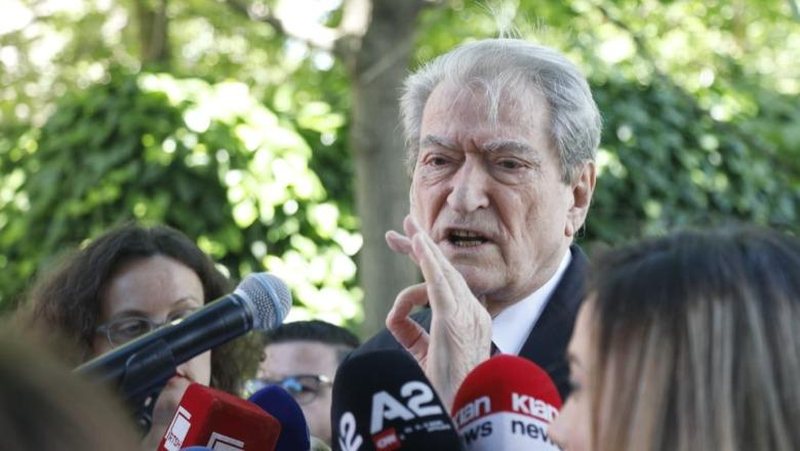 “E ndjen që e ka fundin tragjik”, avokati: Berisha përgjegjës për 8 vrasje në familjen Haklaj