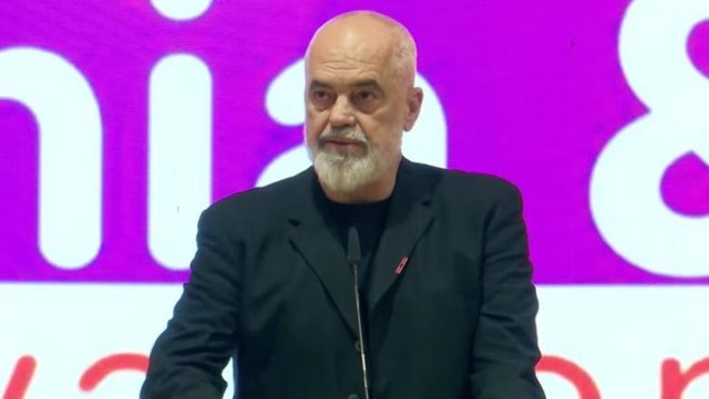 Berisha në protestë para Kryeministrisë, Rama takim me të rinjtë në Elbasan: Rrisim financimet për programin Startup Albania