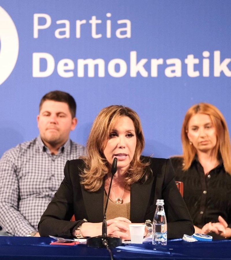 “Më pak se 100 veta në protestë”, Evi Kokalari: Bravo demokratë, super mesazh i dhatë Berishës sot