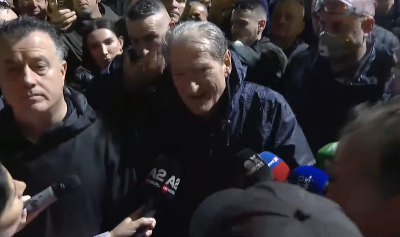 Përfundon protesta para Kryeministrisë, Berisha: Ishim një marshim paqësor, policia na bllokoi rrugën, do marrin përgjigjen e merituar