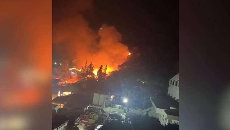 Përfshihet nga flakët një lokal në Radhimë, nisen zjarrfikëset dhe policia drejt vendit të ngjarjes