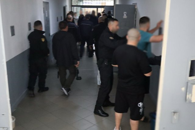 Aksion në burgjet e Fierit, Vlorës dhe Peqinit, ja çfarë u gjetën në qeli
