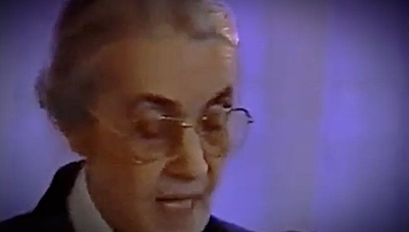Dossier/ “Gjyqi i kafes”, dëshmia e Nexhmije Hoxhës dhe replika me gjyqtarin (VIDEO)