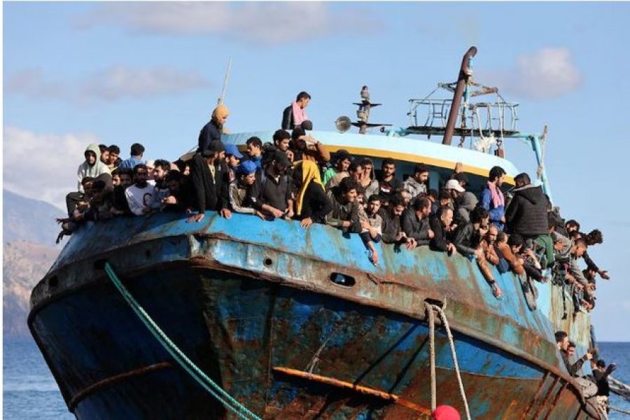 Rritet fluksi i emigrantëve në Kretë, autoritetet greke shtojnë kontrollet e patrullimet në Mesdhe
