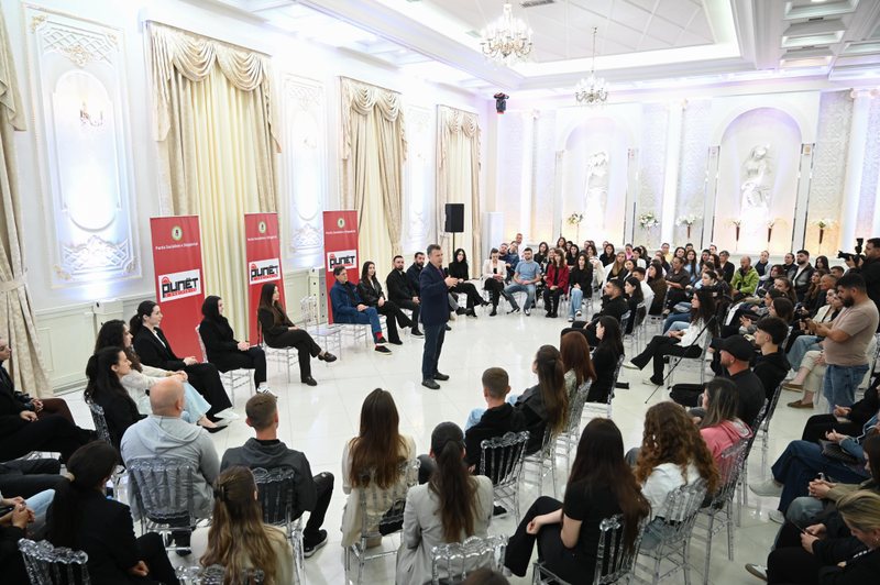 652 anëtarë të rinj i bashkohen PS në Kamëz, Balla: Shqipëria drejt BE-së, PS forcon aleancën me të rinjtë