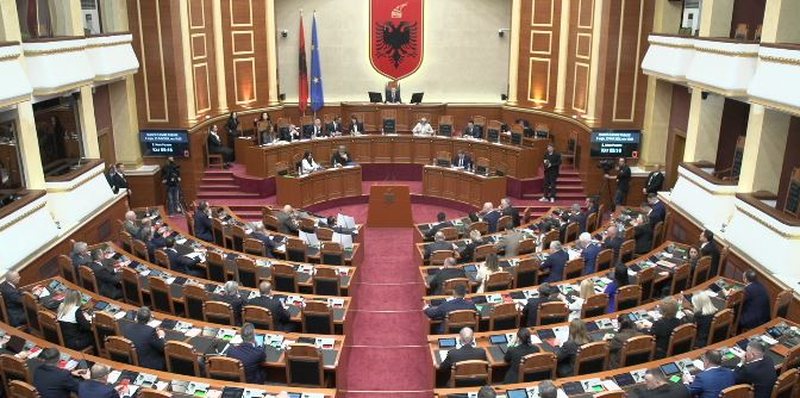 Nga interpelanca me Kryeministrin dhe katër ministra te mocioni për raportin e DASH: Çfarë pritet të ndodhë në seancën e sotme plenare?