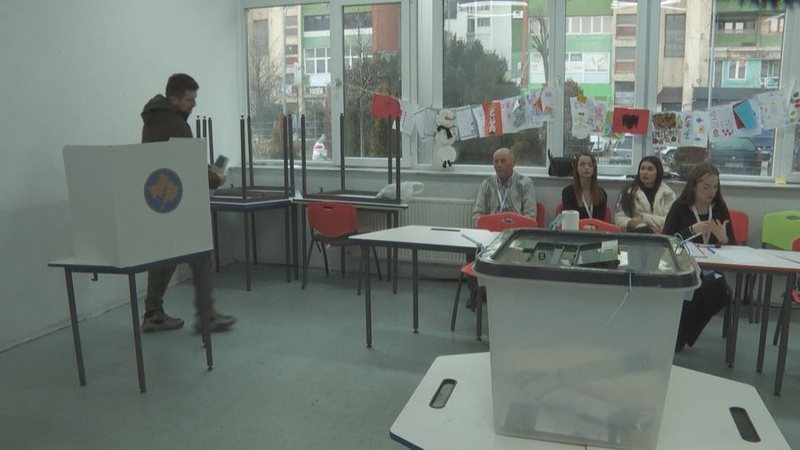 KQZ hedh shortin për zgjedhjet, 23 parti dhe 917 kandidatë në garë për Kuvendin e Kosovës