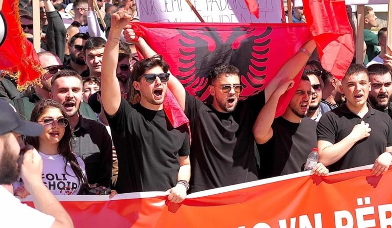 Studentët shqiptarë protestojnë sot në Shkup për provimin e Jurisprudencës në shqip