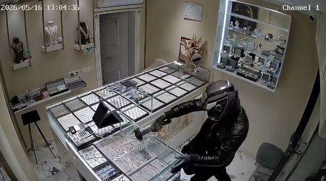 Grabitja me armë e argjendarisë në Kamëz, gjykata lë në burg një nga autorët!