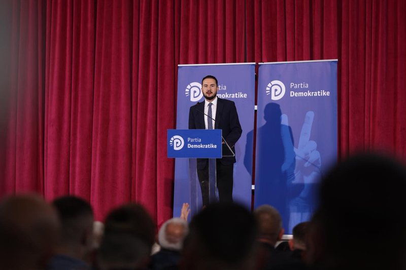 Salianji i përgjigjet Berishës: Po manipulon shifrat dhe do ta vërtetoj me fakte, s’kanë votuar as 1 mijë anëtarë; je uzurpator!