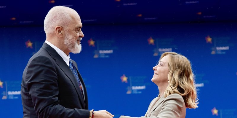 Meloni shpërndan postimin e Ramës për marrëveshjen me emigrantët: Grazie Edi