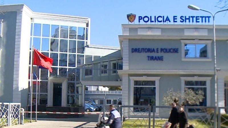 Zjarr te drejtoria e Policisë së Tiranës, zjarrfikësit në vendin e ngjarjes/ Nuk raportohet për të lënduar
