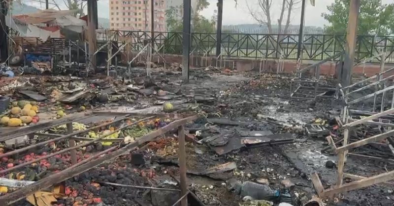 Bashkia premton dëmshpërblim, shkrumbohet një pjesë e tregut qendror në Lushnjë