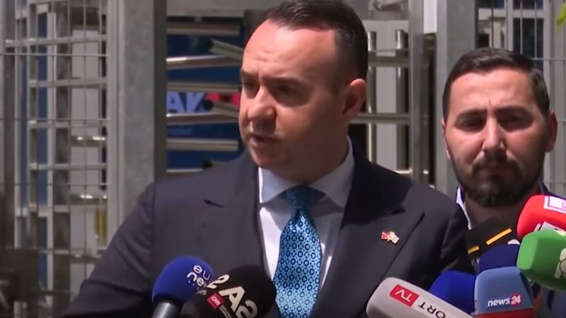 “Nuk di të kem shpifur për ndonjë gjë”, deputeti Klevis Balliu pas daljes nga GJKKO: Ai që më denoncoi nuk u paraqit