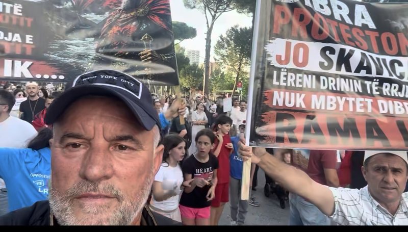 Ish drejtori i PS për Emergjencat Civile Shemsi Prençi në protestë për largimin e qeverisë Rama, kapërcimet nga kandidat i LSI-së në primaret e PD-së te Alibeaj