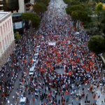 Çunat e Londrës me blogeret në Dhërmi, ja pse kishte pak protestues mbrëmë para Kryeministrisë