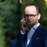 Ditmir Bushati sfidon Pilinçin, vetëshpallet kryeministër i qeverisë teknike: Më kanë përzgjedhur të huajit