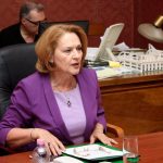 Arta Dade refuzon medaljen dhe ftesën për tubimin e sotëm: Shpirti i PS-së nuk është në antimitingun e Ramës, por në sheshin e rinisë