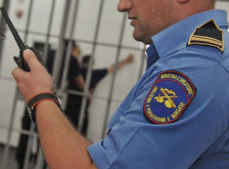 Drejtoria e Burgjeve reagon pas videos së publikuar nga gazetari: Në Peqin nuk ekziston asnjë ambient i tillë