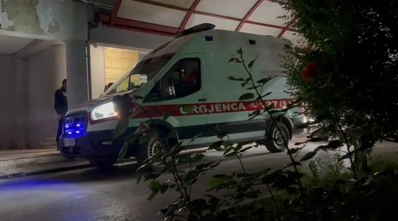 I riu paraqitet me plagë në spitalin e Korçës, denoncon: Më dhunoi policia greke!