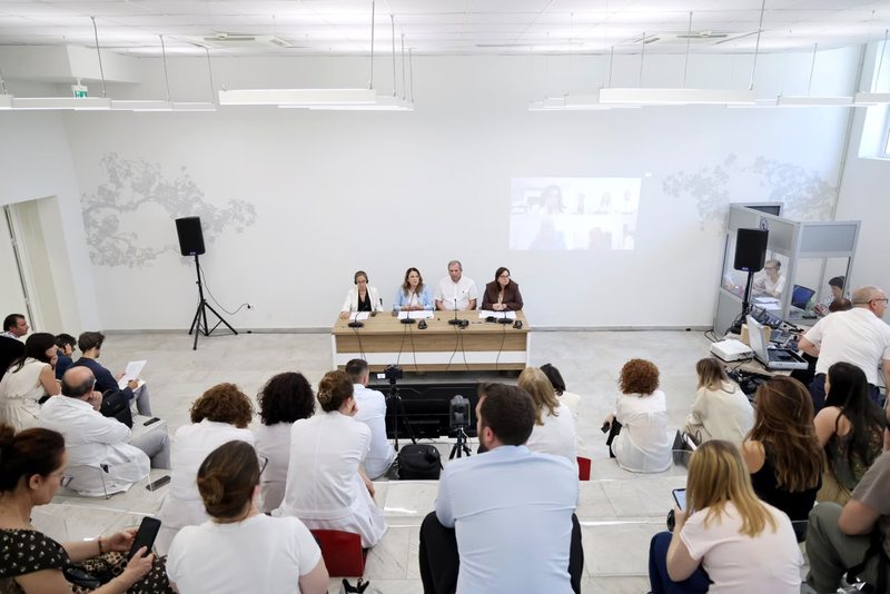Udhëzuesi klinik për trajtimin hormonal: ekspertët sqarojnë standardet dhe zbatimin