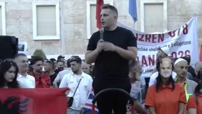 Gazetari i televizonit të Berishës: Ne gazetarët e Çim Pekës nxitëm recolucionin