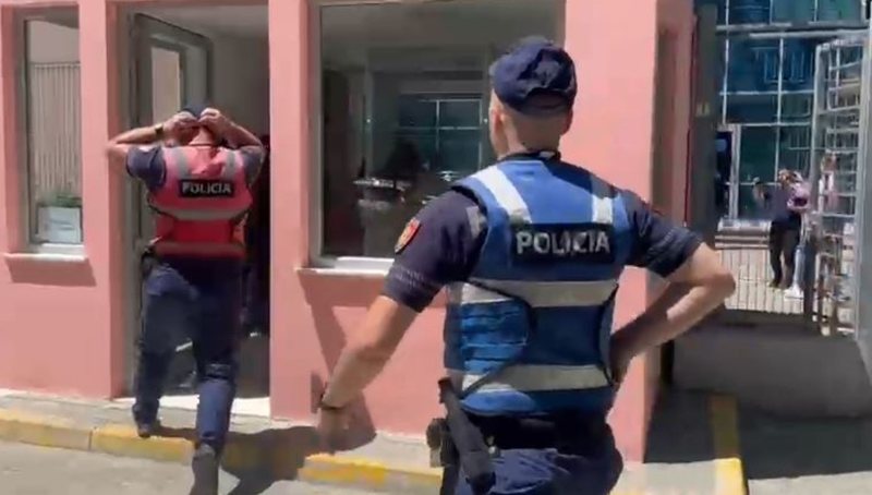 Zbardhet dinamika e sherrit në GJKKO, 3 vëllezërit Bushgjokaj rrahën Petrit Çakrajn pasi dëshmoi kundër tyre