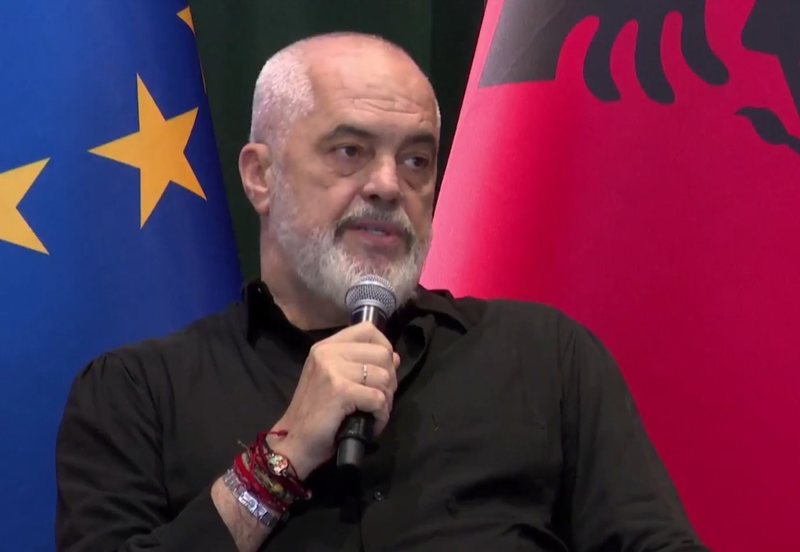 Rama replikë me një protestues: Respekt për etikën, mendon ndryshe nga unë dhe nuk shan e nuk deliron online