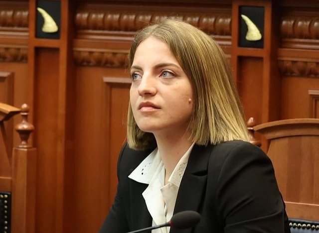 ‘Dhëmbë për dhëmbë’ me Bajrajt, Marjana Koçeku: Unë ju shkatërroj!
