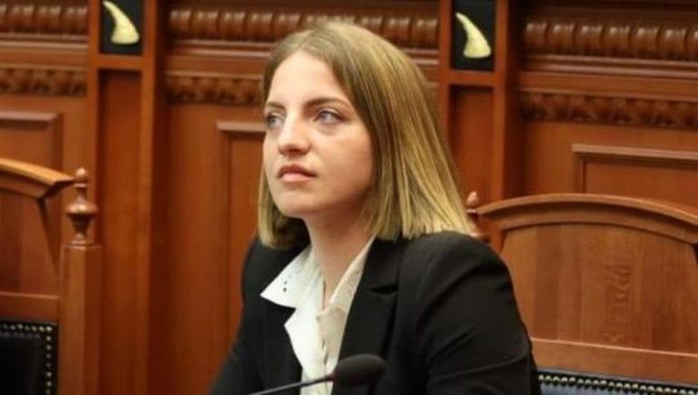 Pas paralajmërimit të Koçekut, reagon avokati i Bajrajve: Deklarata të pabazuara, deputetja të paraqesë provat në institucione