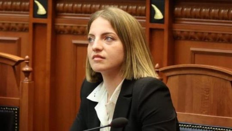 Pas paralajmërimit të Koçekut, reagon avokati i Bajrajve: Deklarata të pabazuara, deputetja të paraqesë provat në institucione