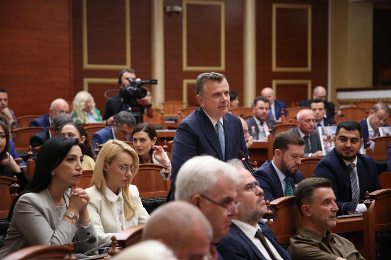 Balla sfidon Berishën: Dil në protestë po ta mbajti! S’je zëri i protestuesve