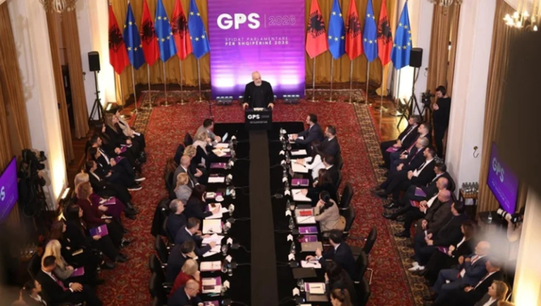 Rama mbledh Grupin e PS-së, në fokus integrimi, ‘Zvërneci’ dhe reforma territoriale