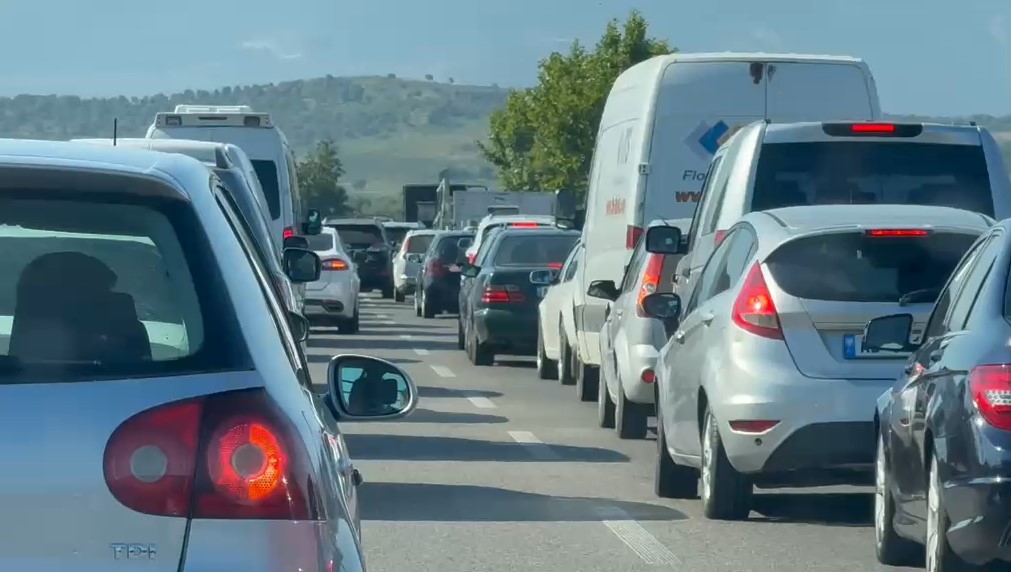 Aksident në aksin Levan-Vlorë, rëndohet trafiku në autostradë