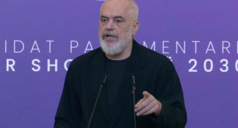 Protestat për Zvërnecin, Rama: Sheshi i protestës, studio për të ushqyer algoritmin! Kush mendon se me like bën politikë, bën gabim