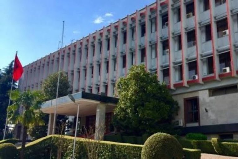 MEPJ dënon përdhosjen e flamurit të Izraelit në Tiranë: Akt i turpshëm urrejtjeje