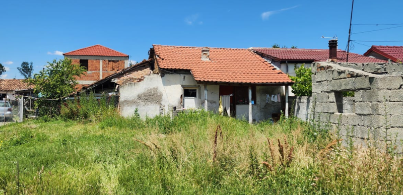 E rëndë në Maliq, 55-vjeçarja gjendet e pajetë në banesë